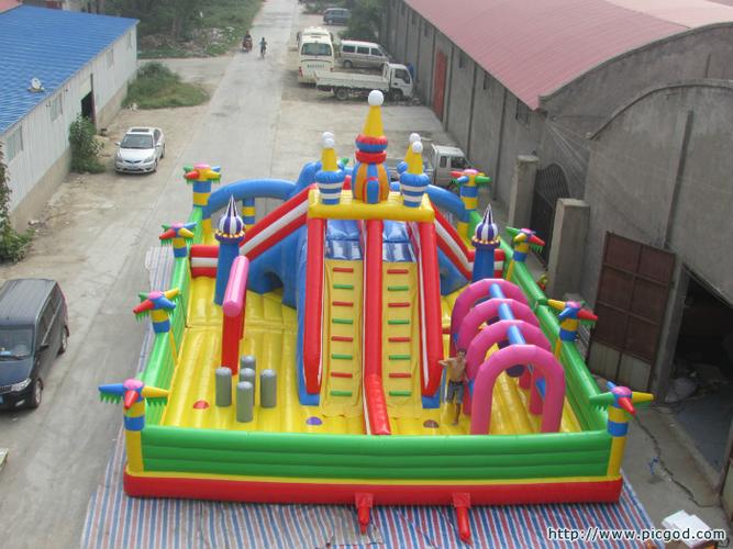 csyl8.com 儿童游乐设施为主,包括海盗船,转马等各种游乐设施,www.